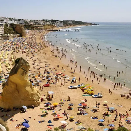 Apartment Serene Oasis: With Pool And Access Albufeira