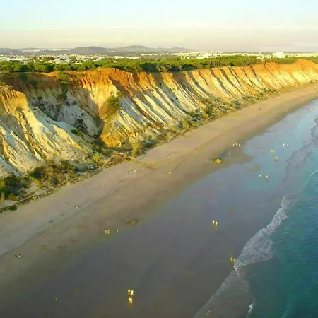 Serene Oasis: With Pool And Access